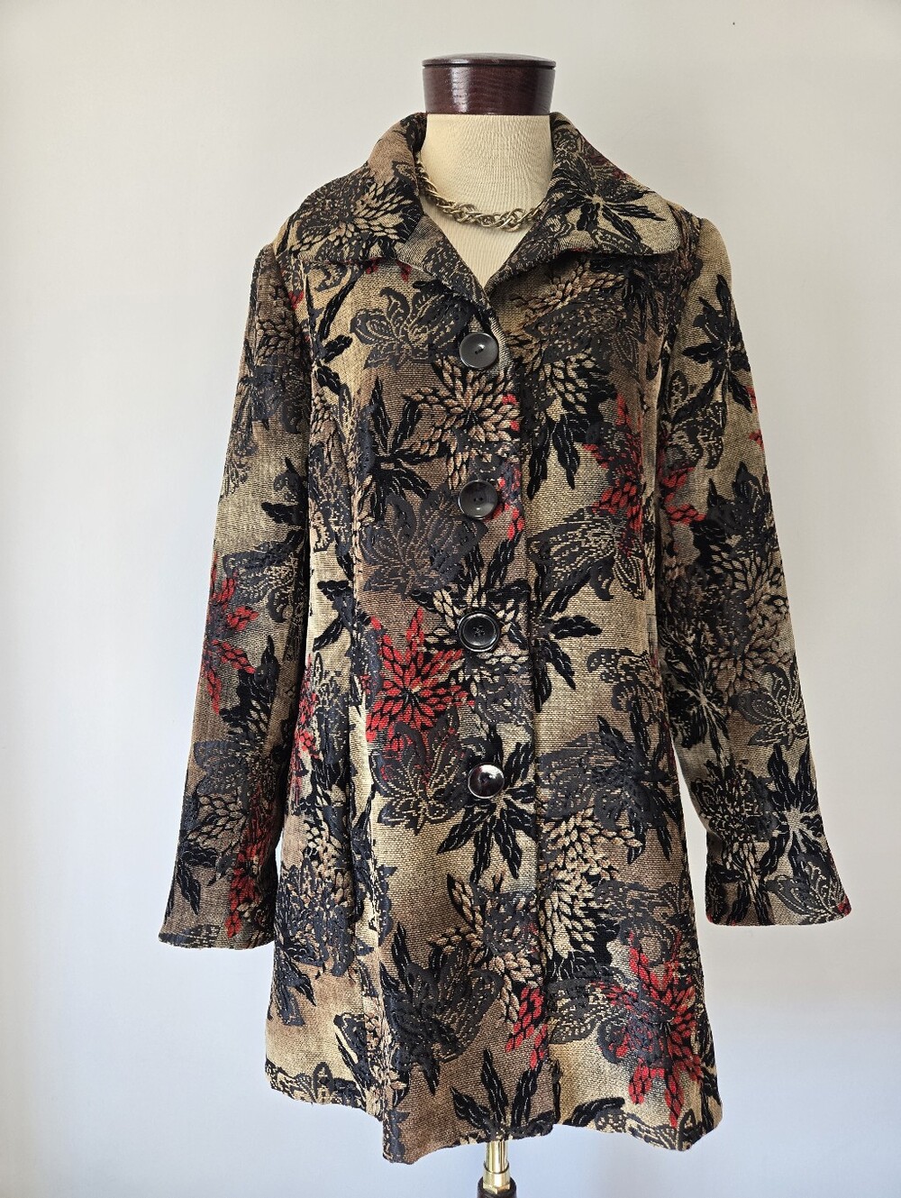 Giancarlo Ferrari Floral Jacquard Taperstry Button Front Coat. Size 10